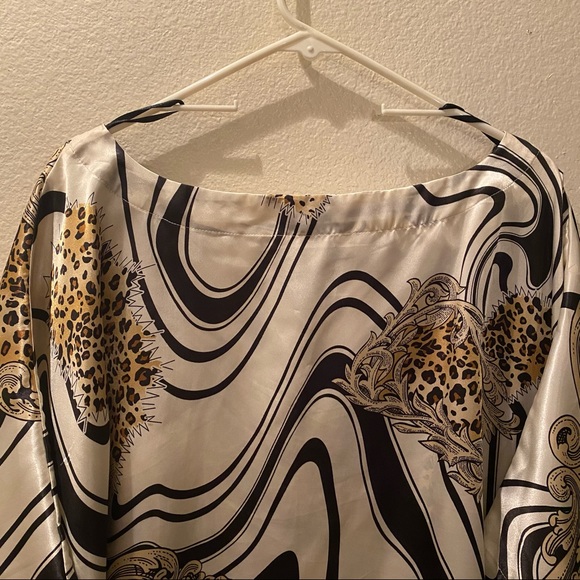 Kaelyn-Max Pattern Print Shawl Top - Picture 7 of 7